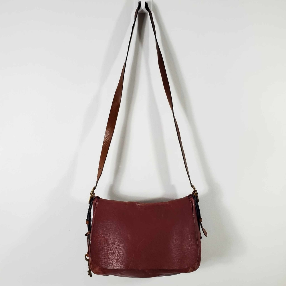 Fossil Crossbody Brown Leather Key Charm Saddle Flap Adjustable Strap